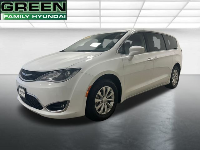 2018 Chrysler Pacifica Touring Plus's photo