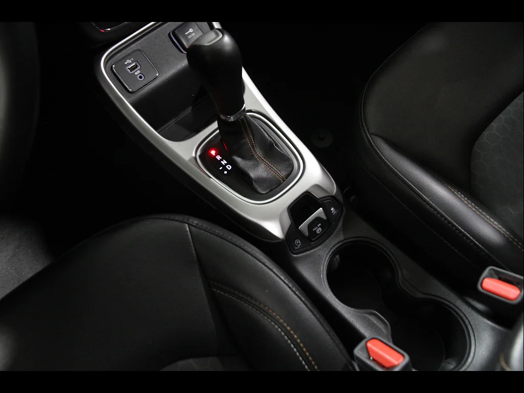 Used 2019 Olive Green Pearl Coat Jeep Latitude image 16