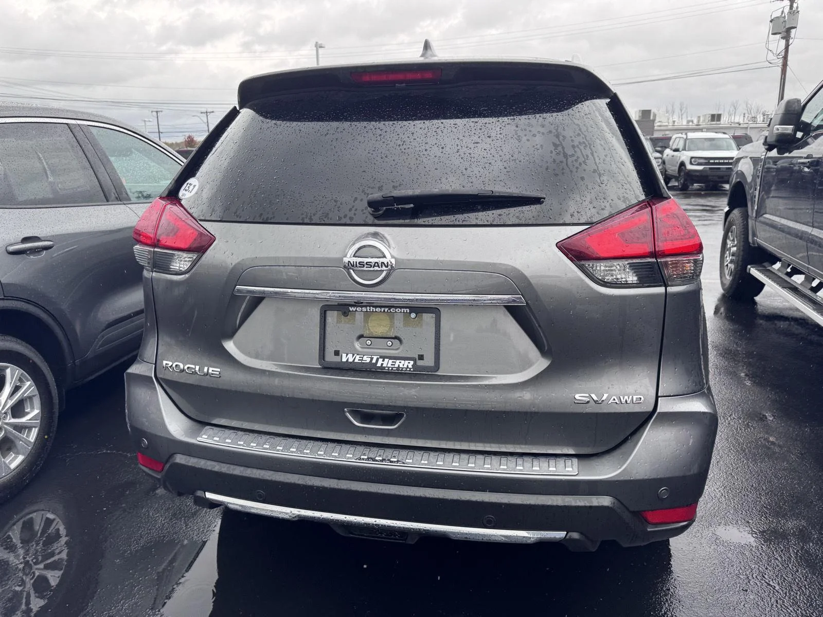 Used 2020 Gun Metallic Nissan SV image 5