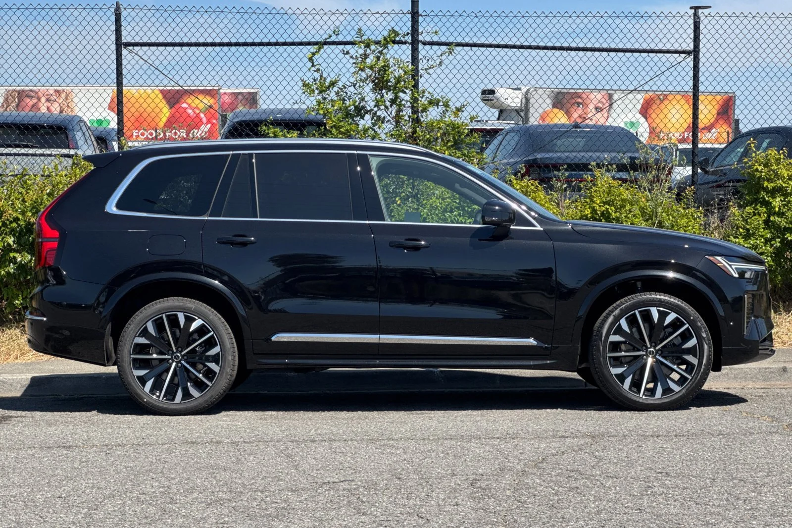 New 2026 Onyx Black Volvo T8 Plus 7-Seater image 8