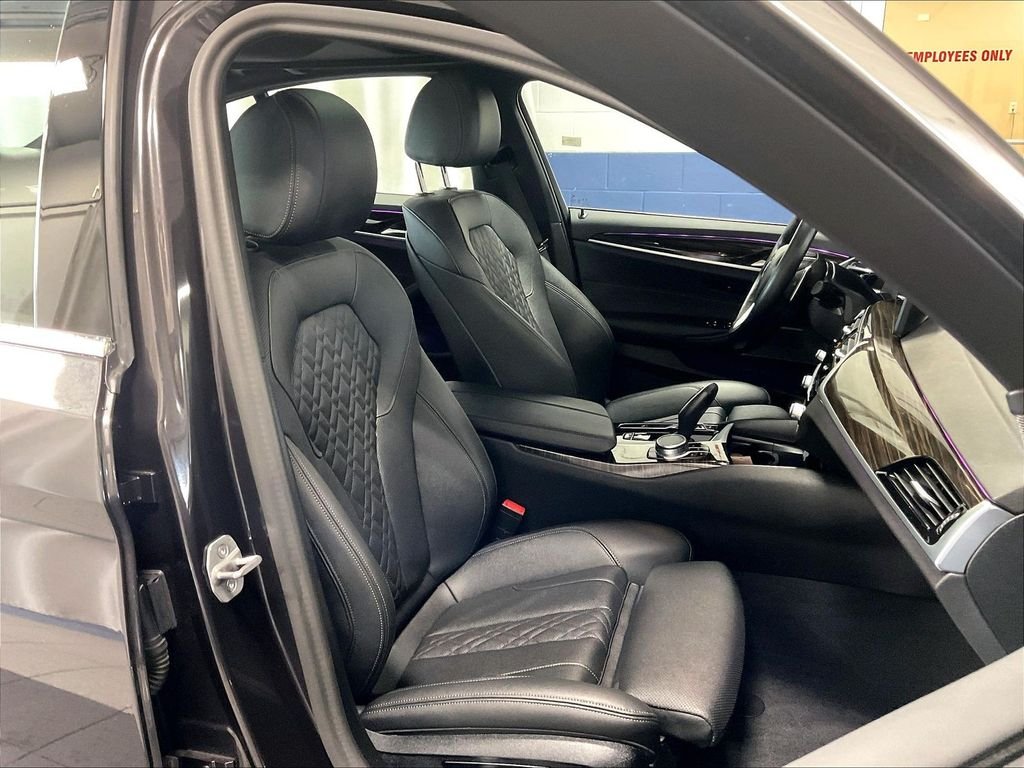 Used 2023 Gray BMW 530i xDrive image 11