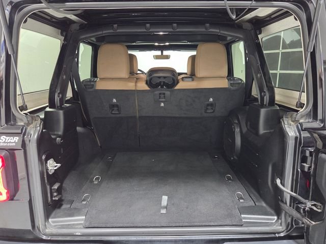 Used 2020 Black Jeep Unlimited Sahara image 10