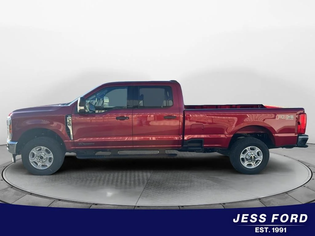 2026 Ford F-350 Super Duty XLT - Photo 3