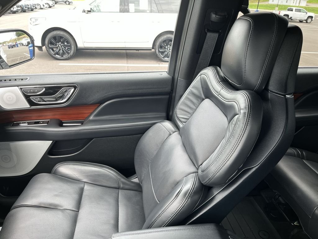 Used 2022 White Lincoln Reserve image 25