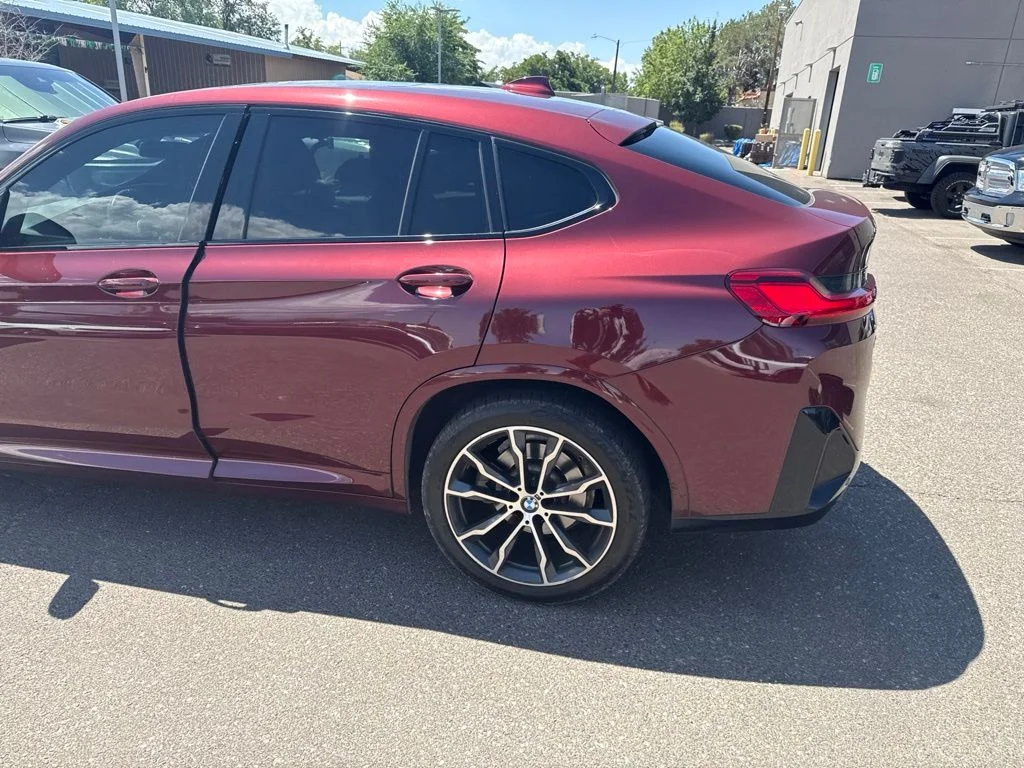 Used 2022 Red BMW xDrive30i image 9
