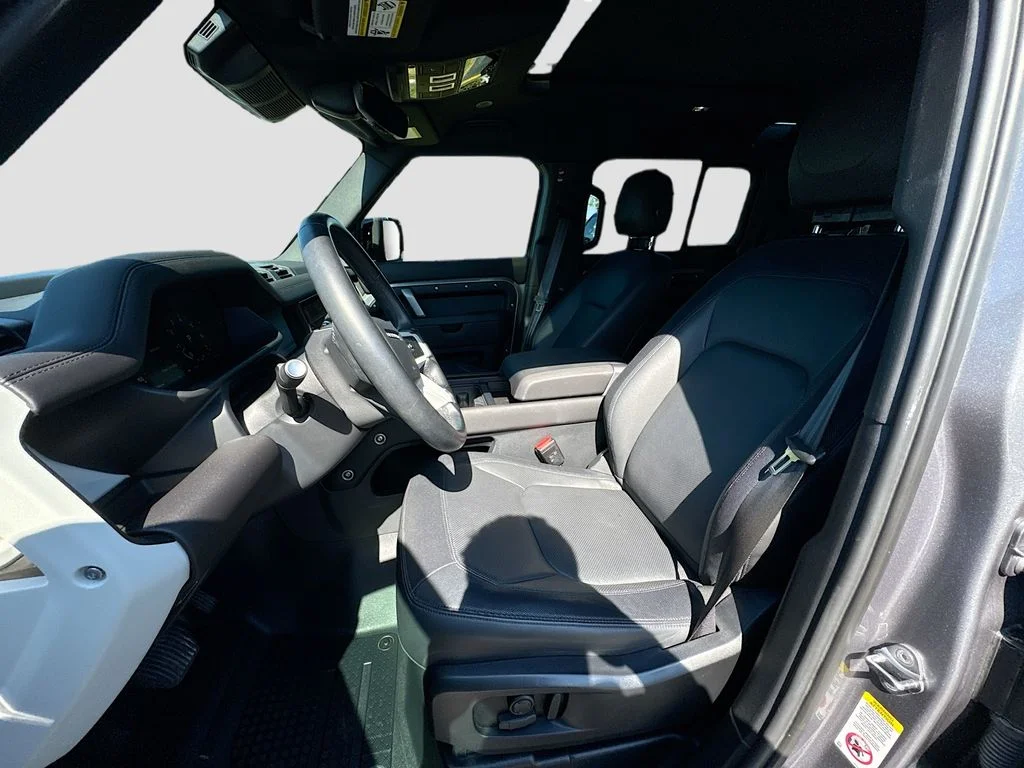 Used 2024  Land Rover X-Dynamic SE image 22