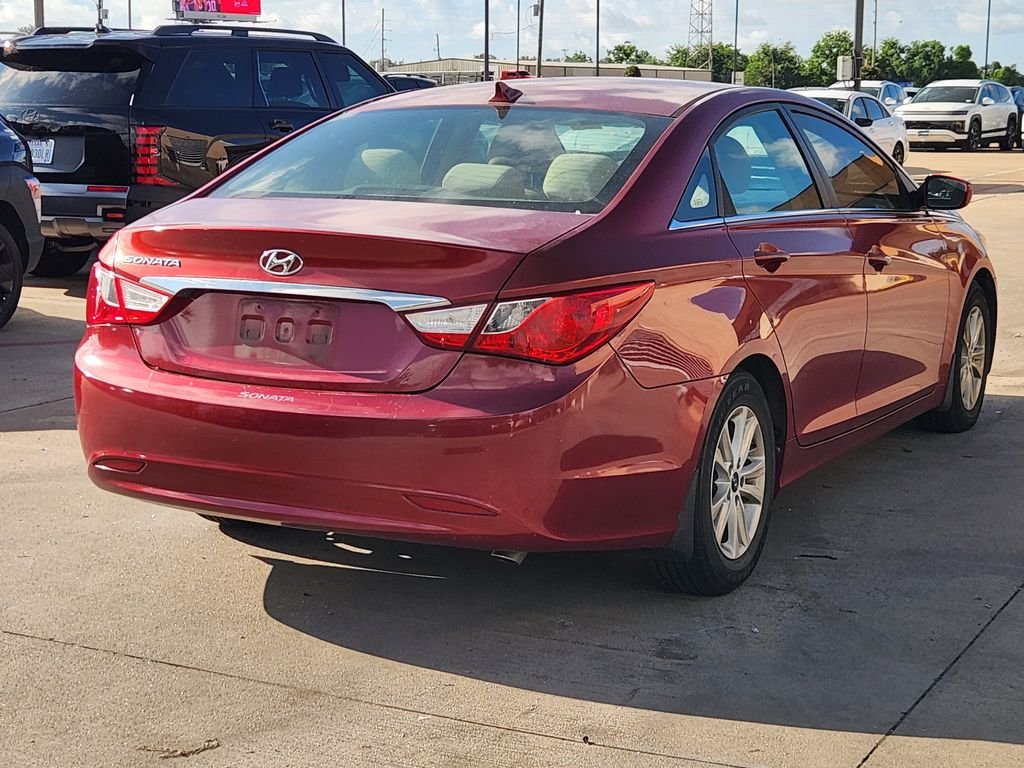 Used 2013 Sparkling Ruby Mica Hyundai GLS image 6