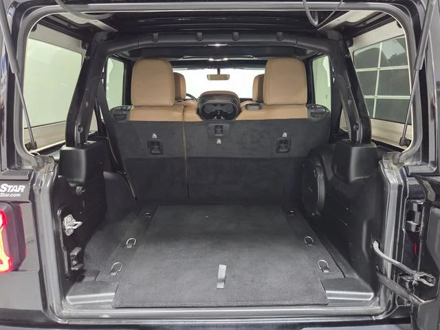 Used 2020 Black Jeep Unlimited Sahara image 10