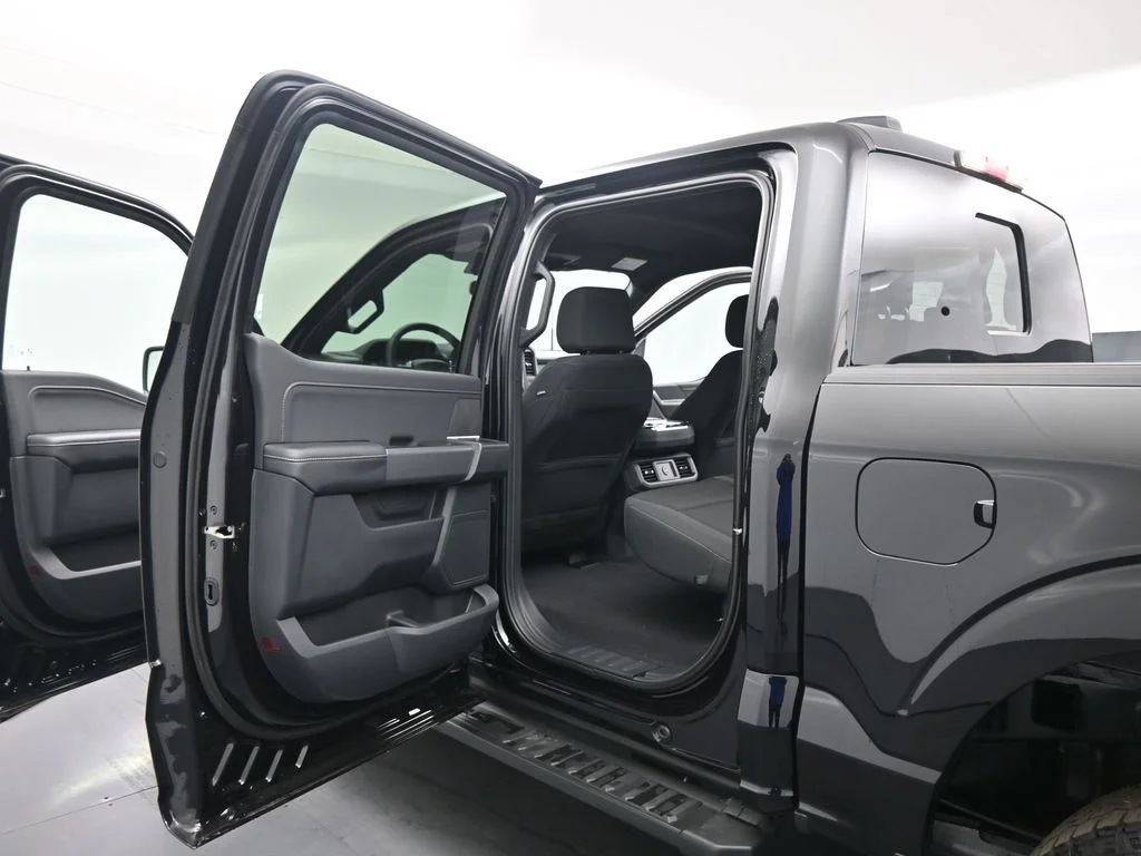 New 2026 Agate Black Metallic Ford XLT image 17