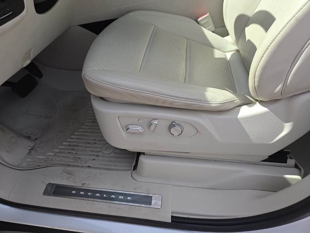 Used 2021 Crystal White Cadillac Sport Platinum image 13