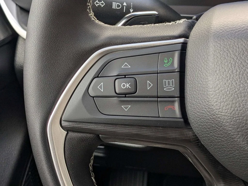 New 2026 Baltic Gray Metallic Clearcoat Jeep Laredo X image 24