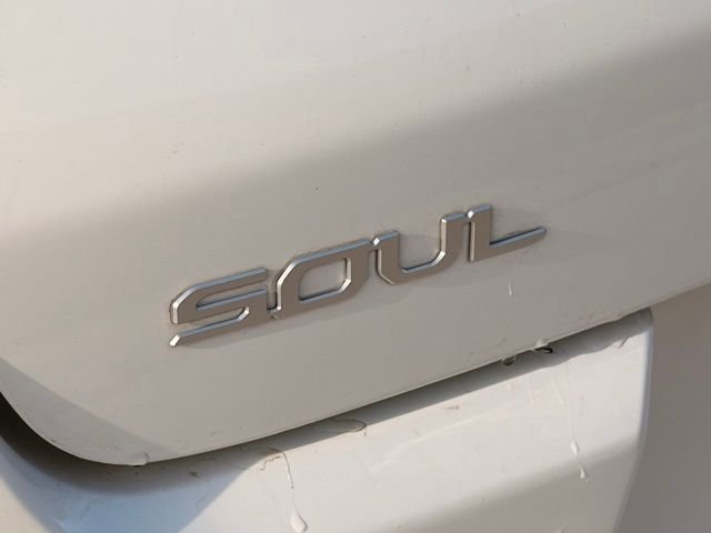 Used 2024 Snow White Pearl Kia GT-Line image 8