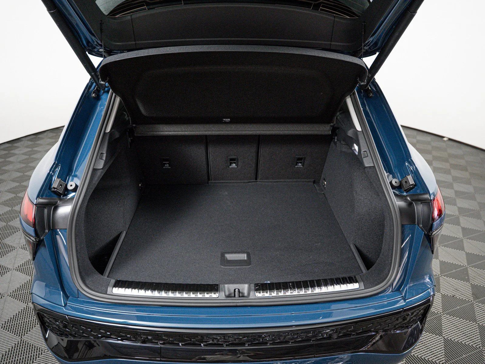 New 2026 Malpelo Blue Metallic Audi S line image 8