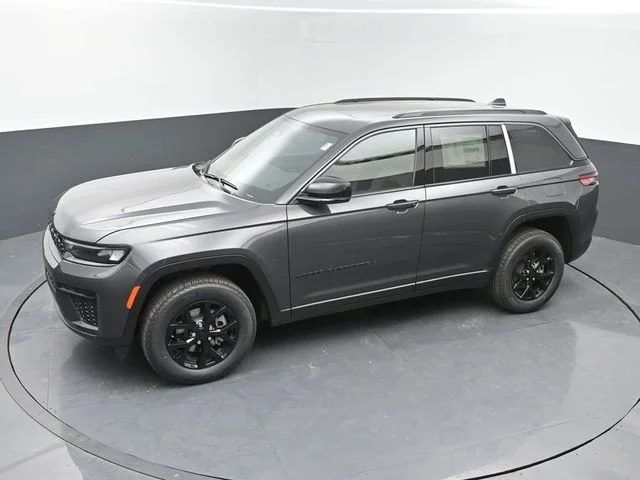 New 2026 Baltic Gray Metallic Clear-Coat Exterior Paint Jeep Altitude image 31