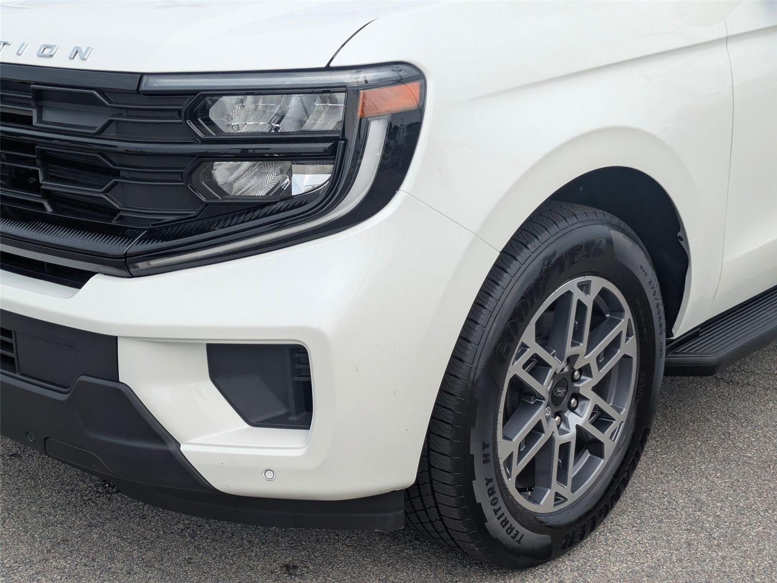 New 2026 Star White Metallic Tri-Coat Ford Active image 9