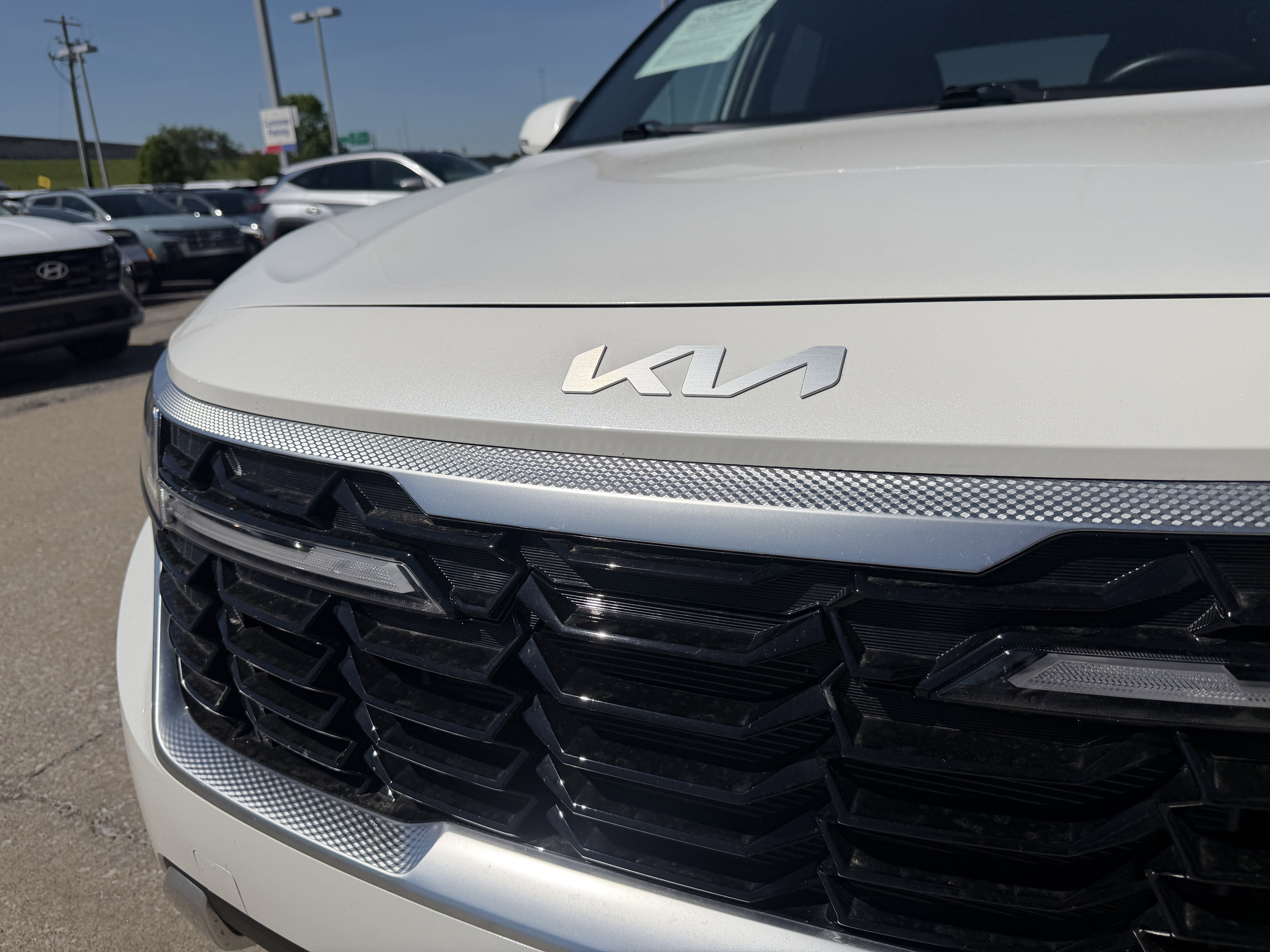 Used 2024 Snow White Pearl Kia S image 18