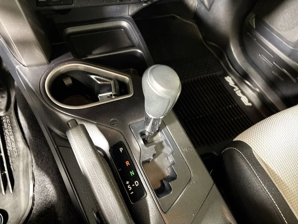 Used 2018 White Toyota LE image 17