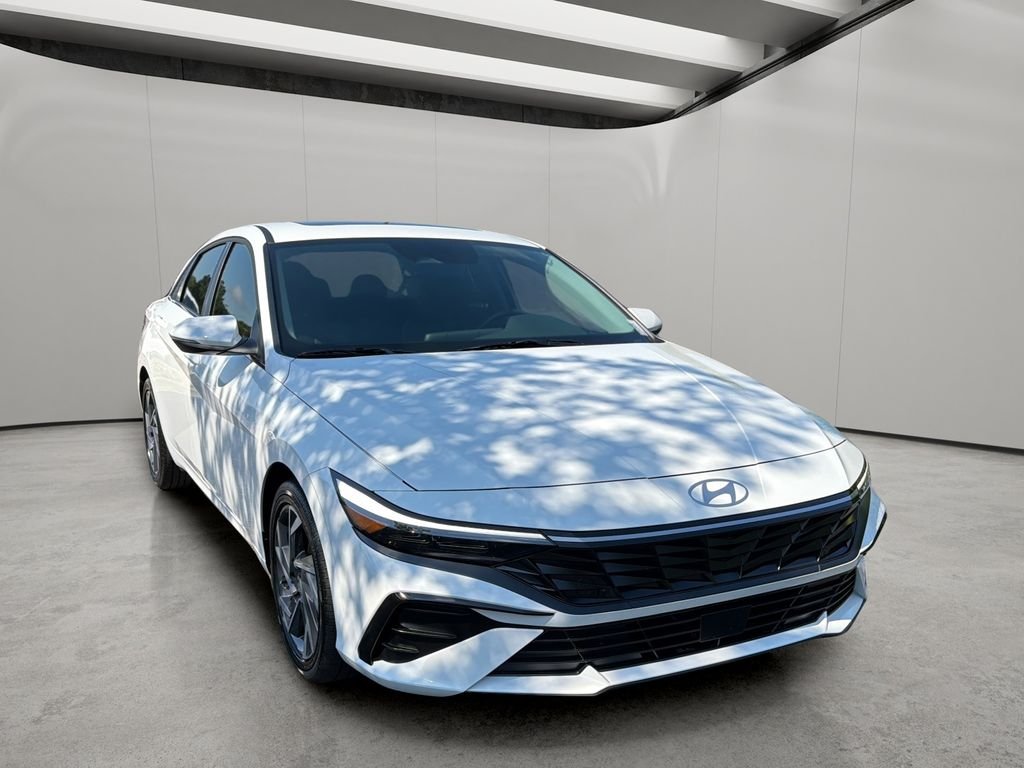 2025 Hyundai Elantra Limited - Photo 7
