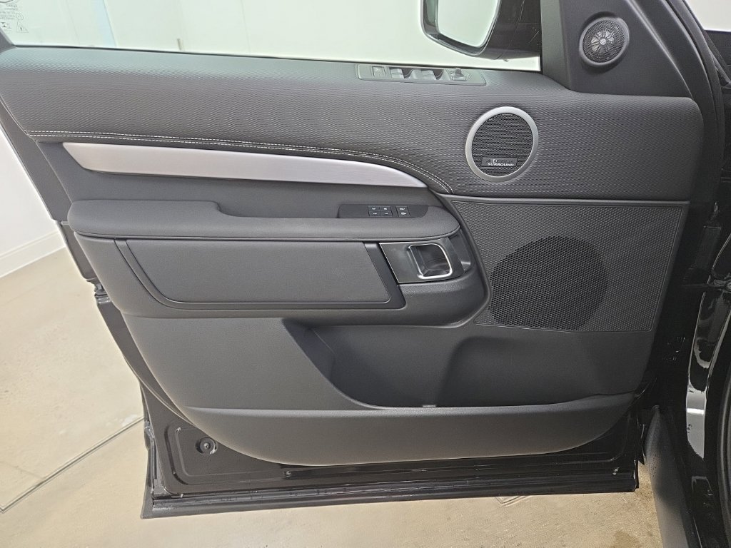 New 2026 Santorini Black Land Rover Gemini Edition image 24