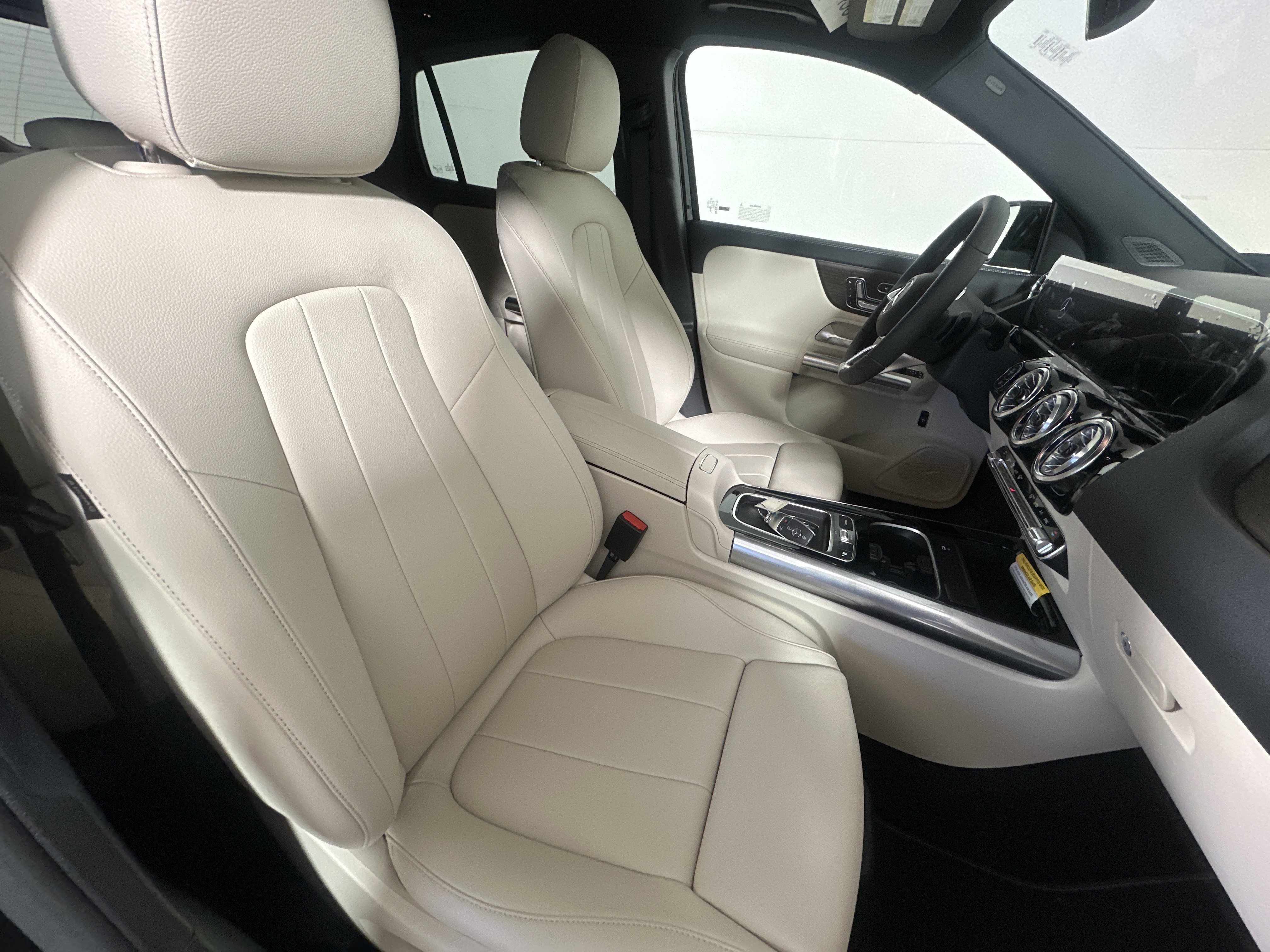 New 2026 COSMOS BLACK METALLIC Mercedes-Benz GLA 250 image 25