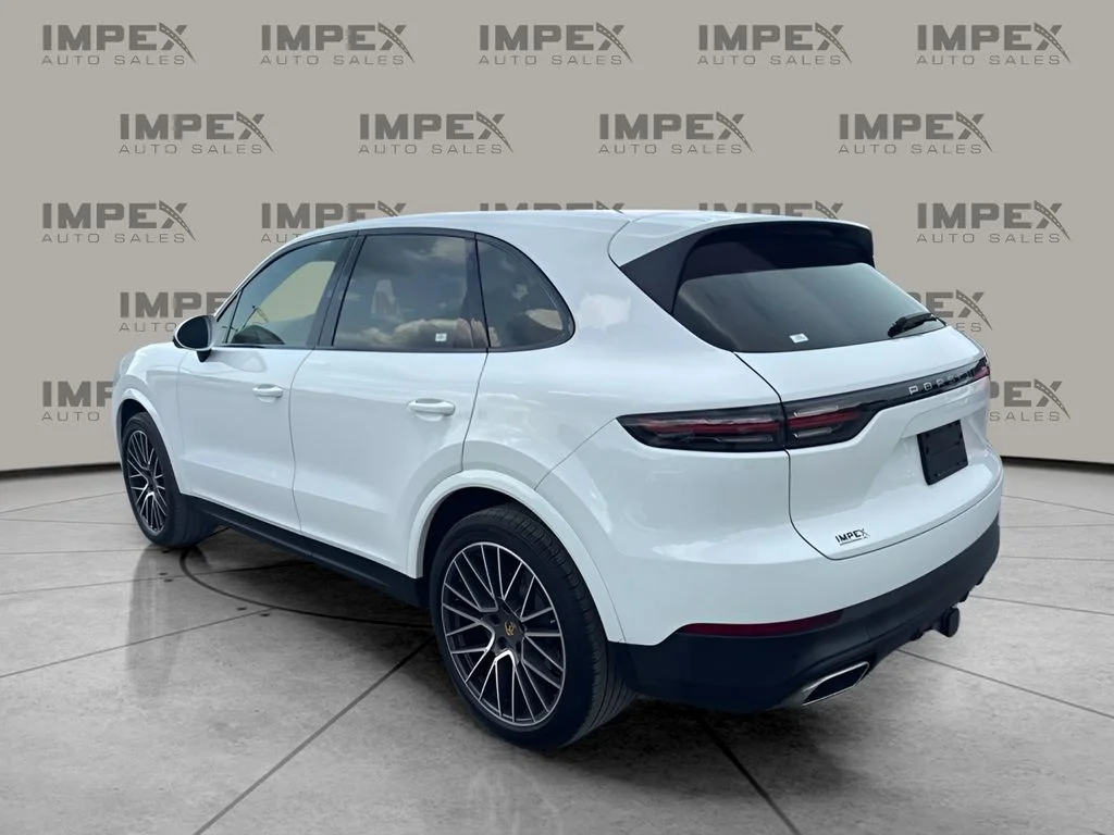 Used 2023  Porsche Base image 2