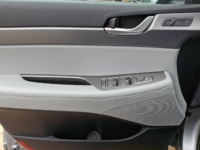 Used 2020 Silver Hyundai SEL image 13