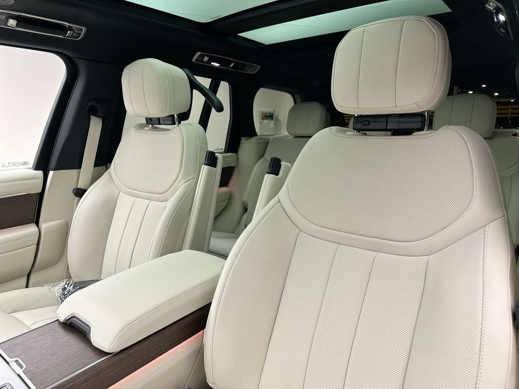 New 2026 Santorini Black Land Rover SE image 10