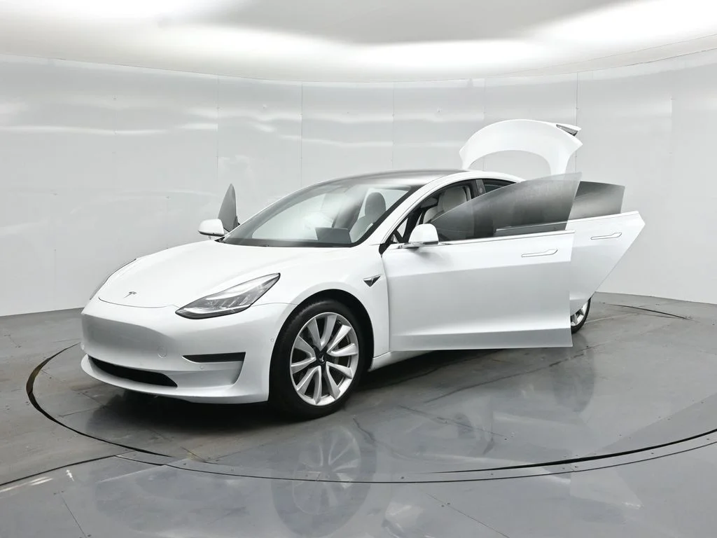 Used 2020  Tesla Standard Range Plus image 25