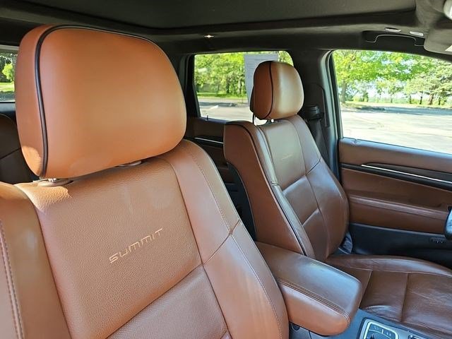 Used 2017 Ivory 3-Coat Jeep Summit image 11