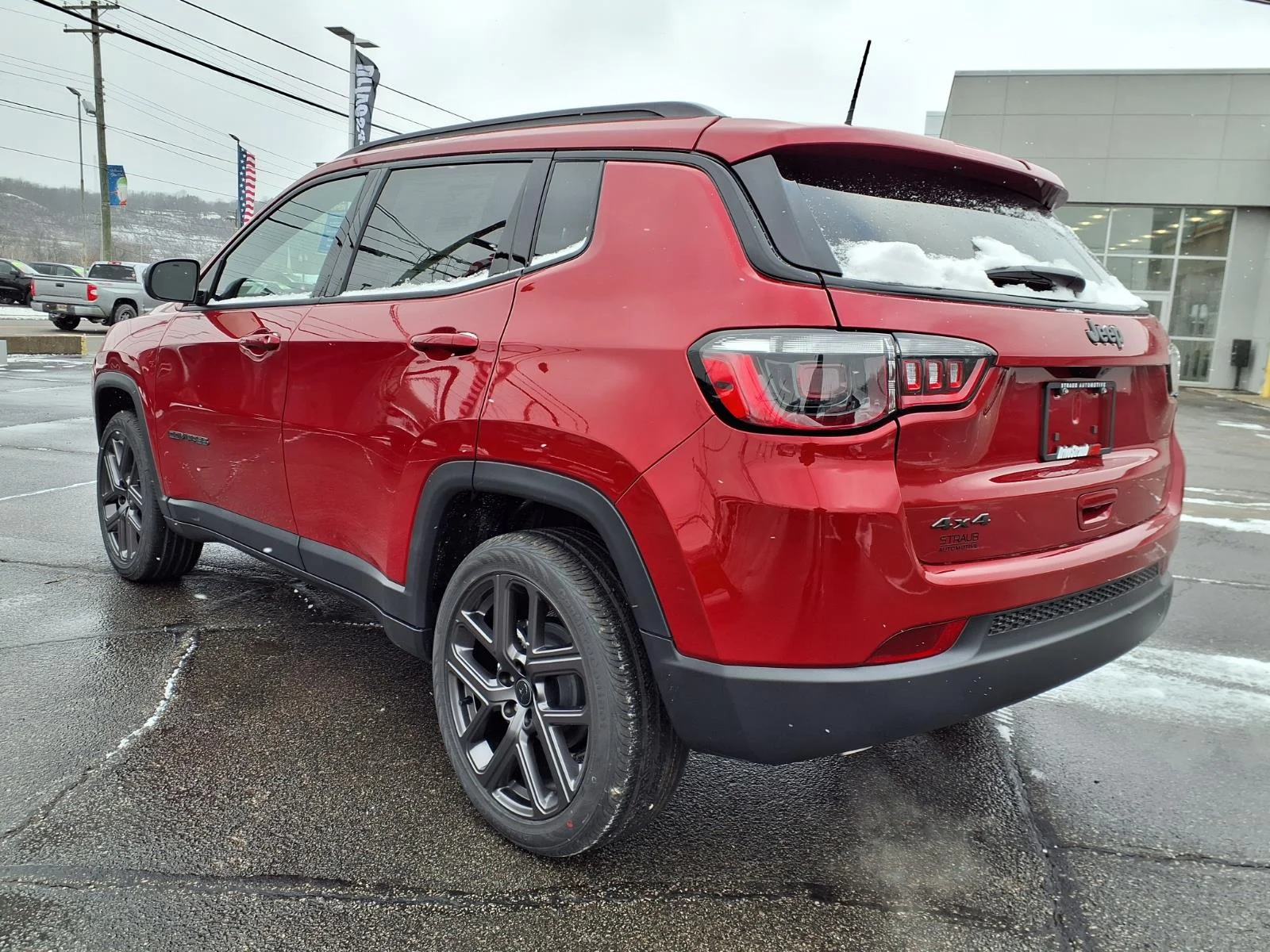 New 2026 Red Hot Pearl-Coat Exterior Paint Jeep Latitude image 3