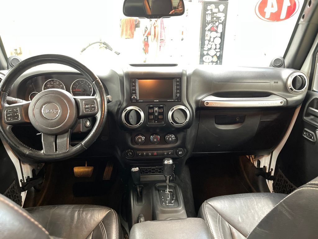 Used 2014 White Jeep Unlimited Sahara image 18