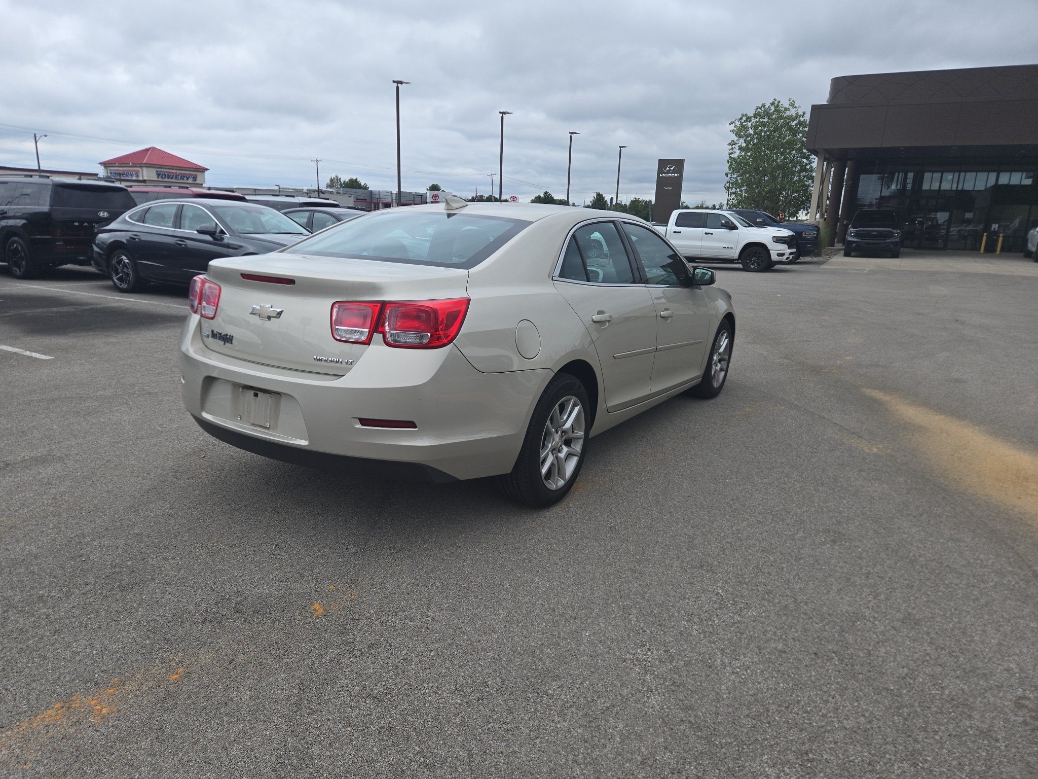 Used 2016 Champagne Silver Metallic Chevrolet LT image 3
