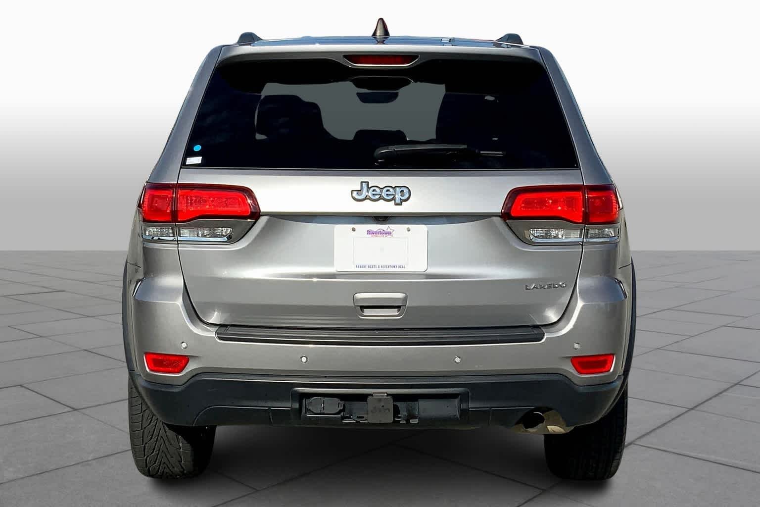 Certified Used 2021 Billet Silver Clearcoat Metallic Jeep Laredo E image 5