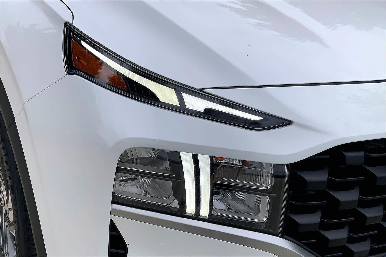 Used 2022 Quartz White Hyundai SE image 27