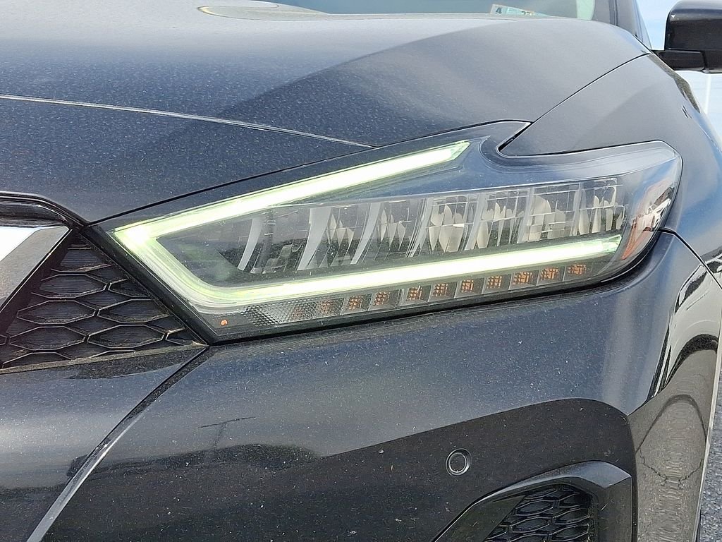 Used 2023 Black Nissan Platinum image 10