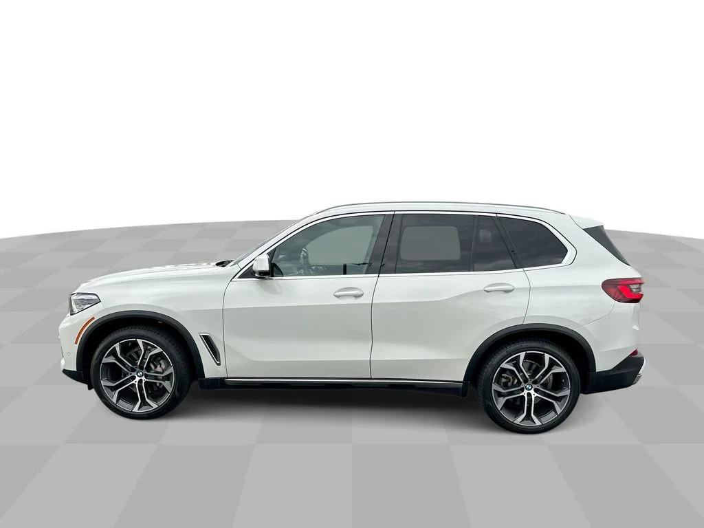 Used 2021 White BMW xDrive40i image 21