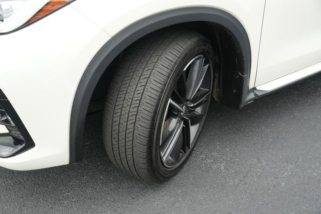 Used 2023 White INFINITI LUXE image 14