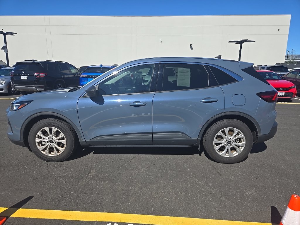 Used 2024 Vapor Blue Ford Active image 9