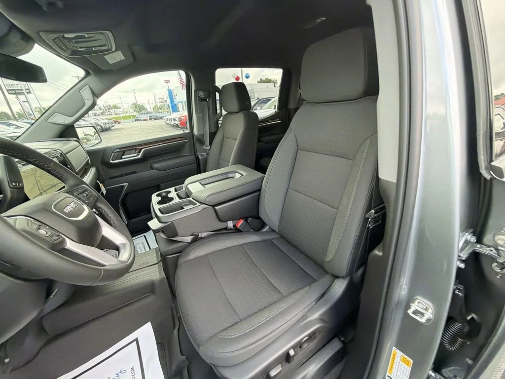 New 2026 Sterling Metallic GMC Elevation image 17