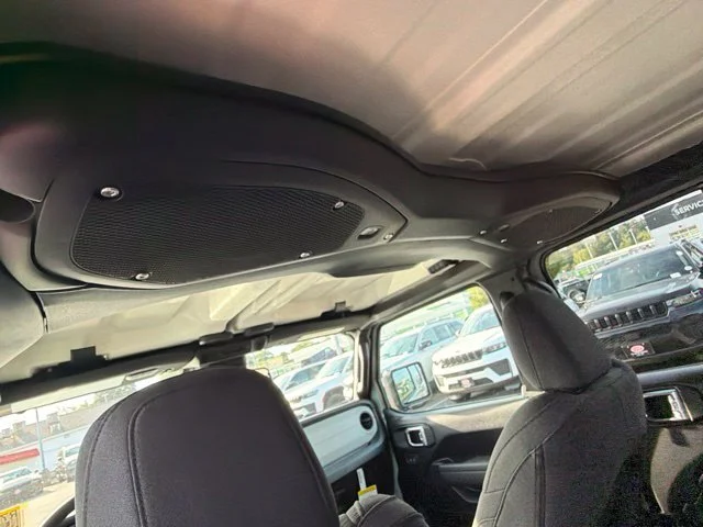 New 2027 White/off-white Jeep Sport S image 9