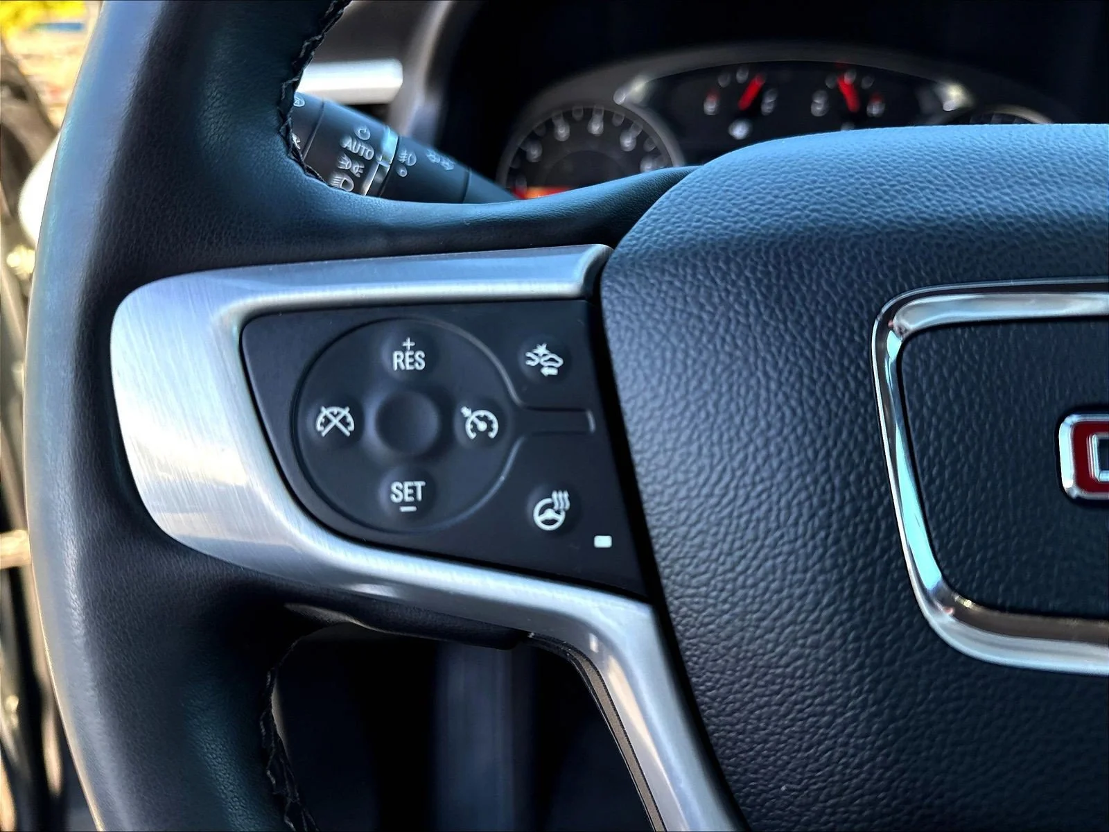 Used 2023 Sterling Metallic GMC SLT image 13