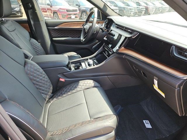 New 2026 Diamond Black Crystal Pearlcoat Jeep Summit image 9
