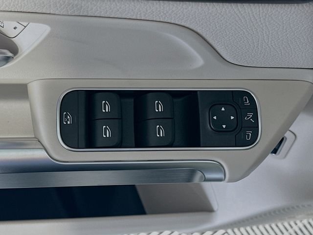 New 2026 Polar White Mercedes-Benz GLB 250 image 17