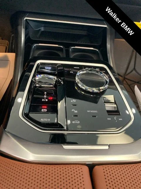 New 2024 Carbon Black Metallic BMW xDrive60 image 18