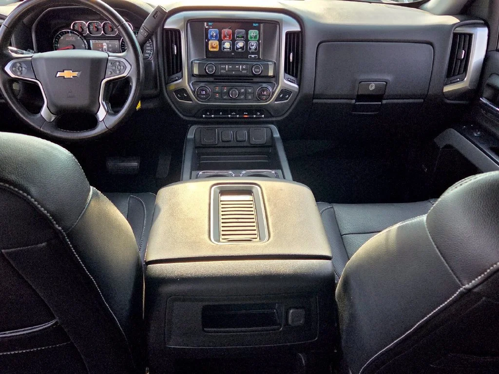 Used 2018 SUMMIT WHITE Chevrolet LT image 8