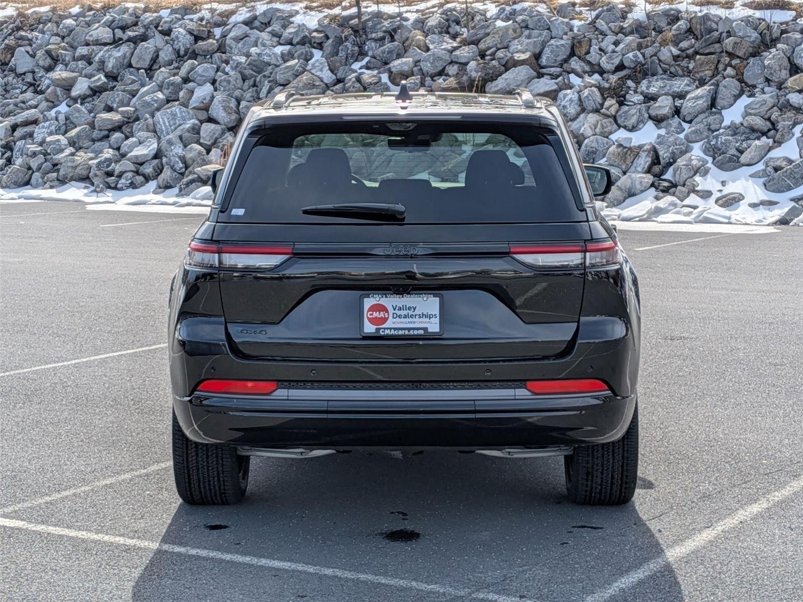 New 2026 Diamond Black Crystal Pearl-Coat Exterior Paint Jeep Limited Reserve image 6