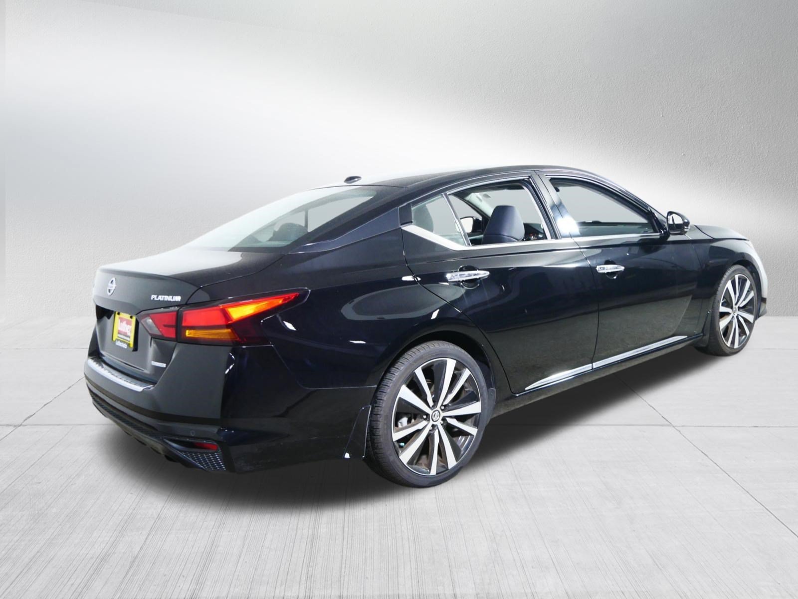 Used 2020 Super Black Nissan 2.0 Platinum image 7