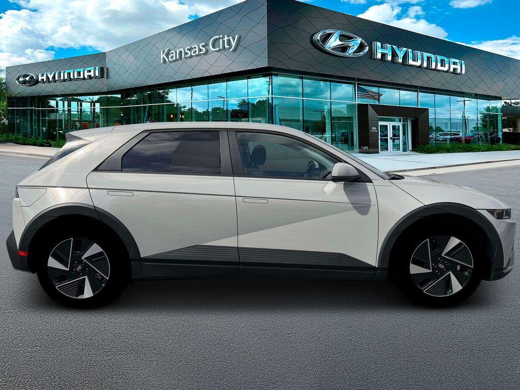 New 2026 Cyber Gray Hyundai SE image 9