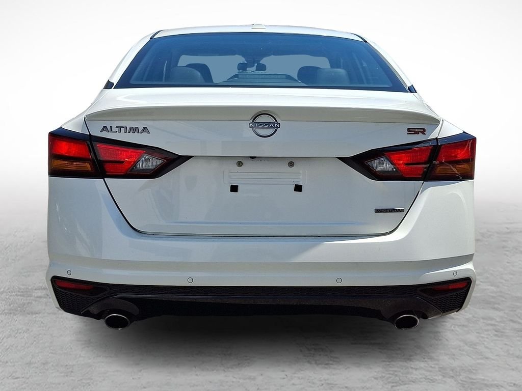 Used 2024 White Nissan 2.0 SR image 5