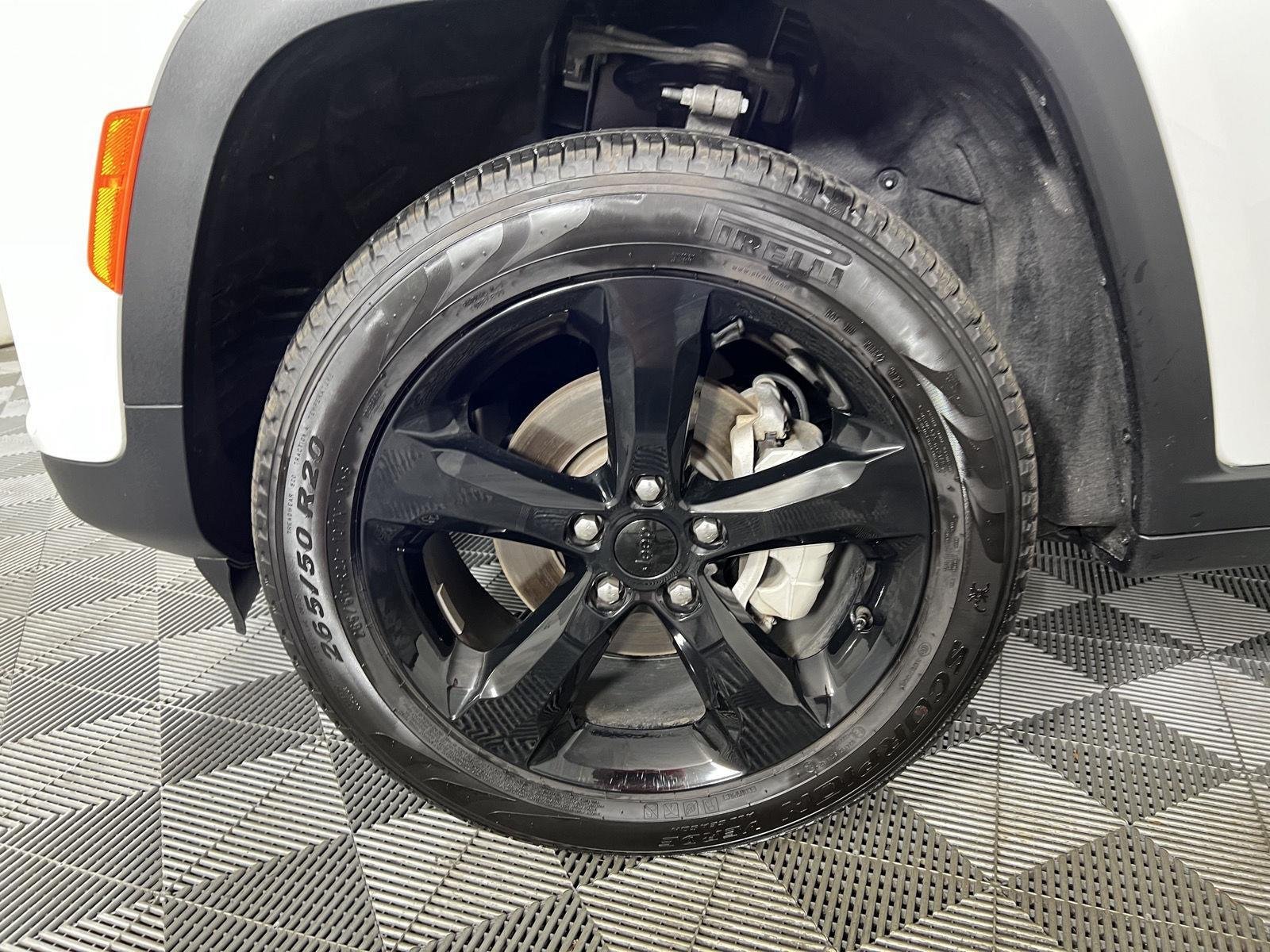 Used 2025 Bright White Clearcoat Jeep Limited image 31